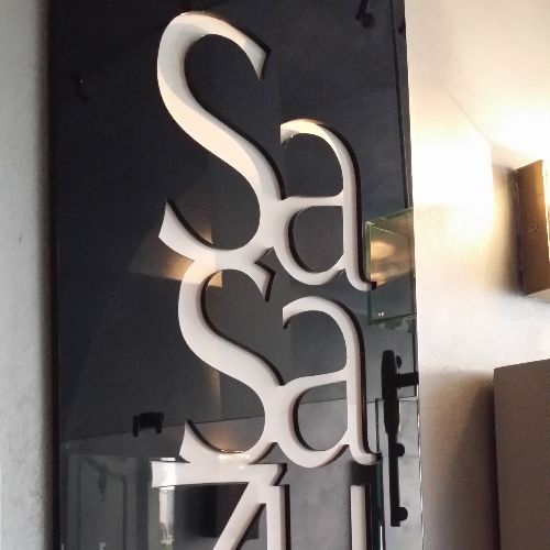 SASAZU - úprava interiéru, výroba a inštalácia 3d loga