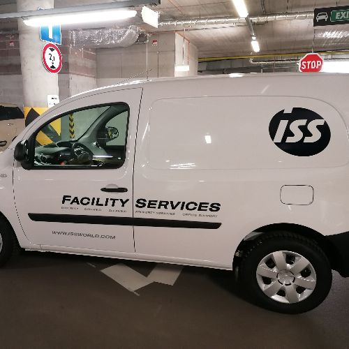 Facility Services - polep automobilu