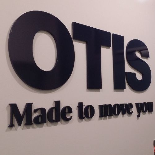 OTIS - úprava interiéru, výroba a inštalácia 3d loga