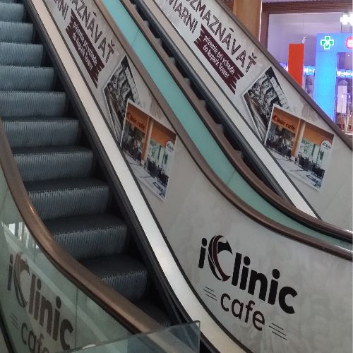 iClinic - reklama na eskalátore